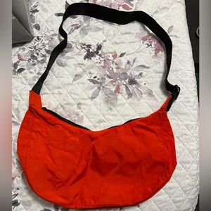 BAGGU medium nylon crescent bag